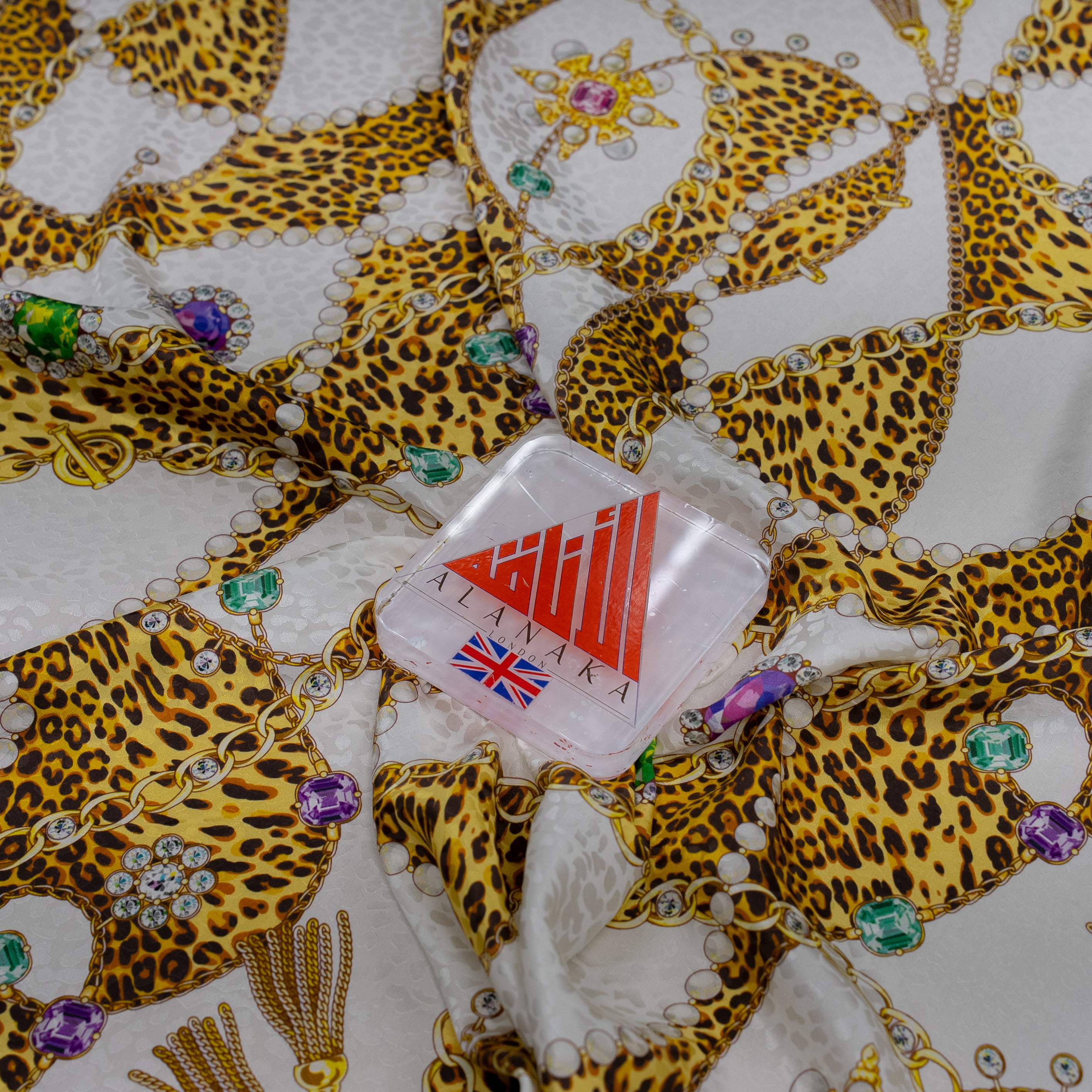 Silk Jacquard - Jewels - Bracelets on Leopard Print & White