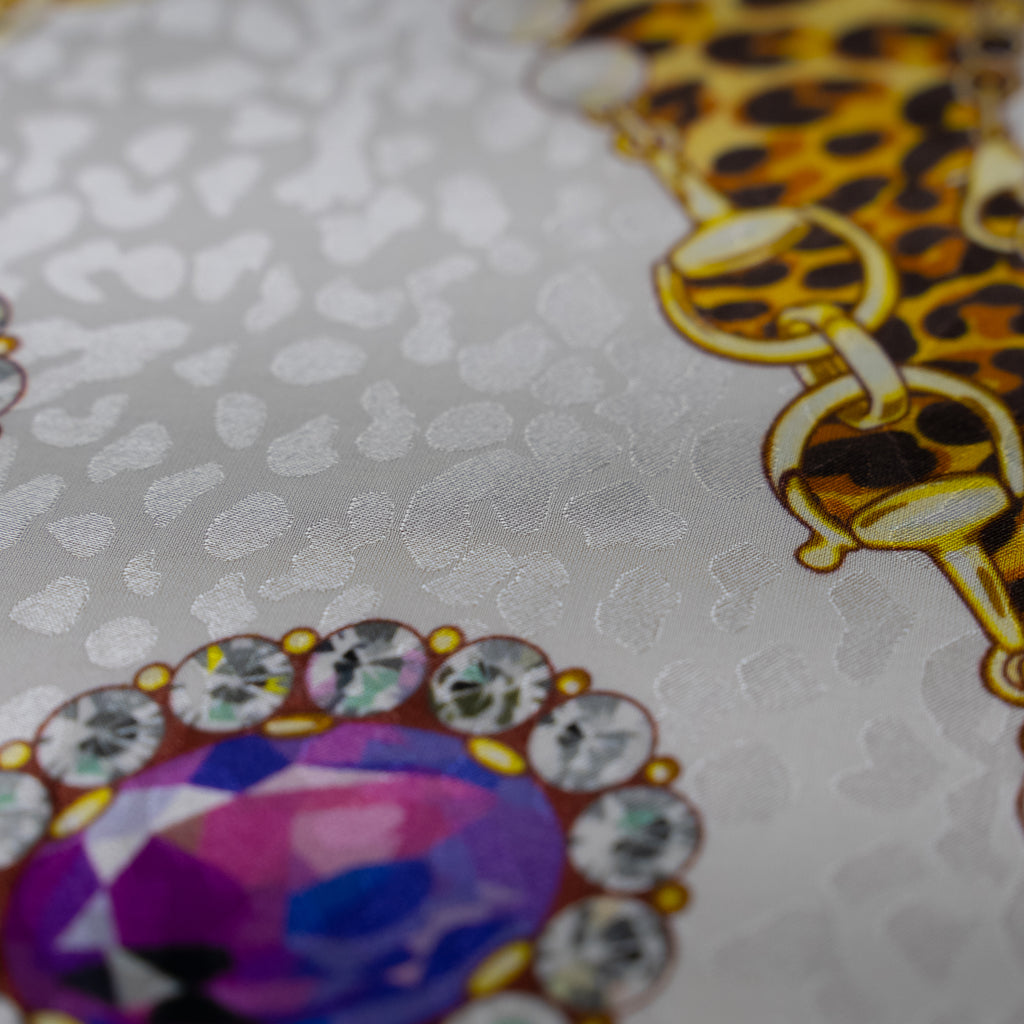 Silk Jacquard - Jewels - Bracelets on Leopard Print & White