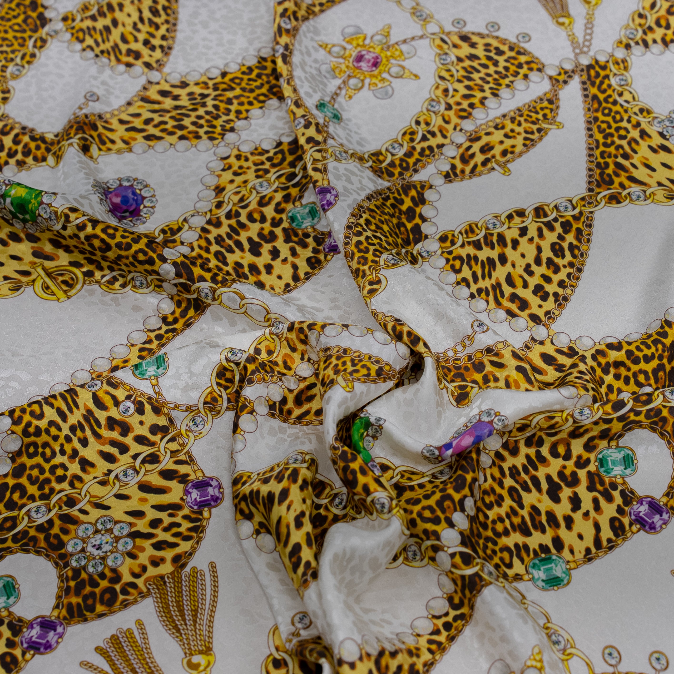 Silk Jacquard - Jewels - Bracelets on Leopard Print & White